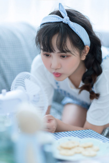 蜘蛛网中的女孩